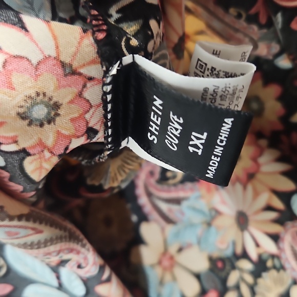 Floral Short Sleeve Blouse - Picture 6 of 6